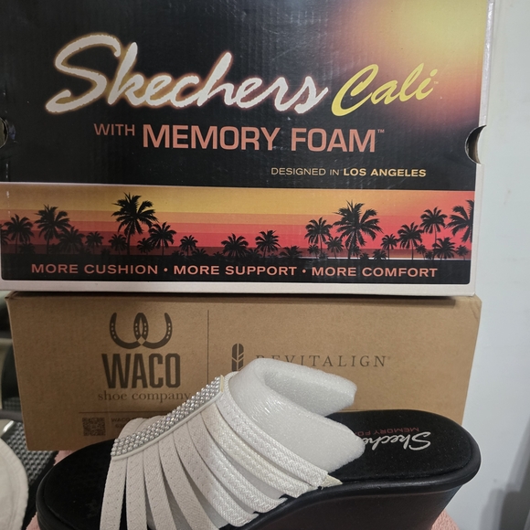 Skechers Cali Women's White Wedge Sandals - Picture 1 of 6